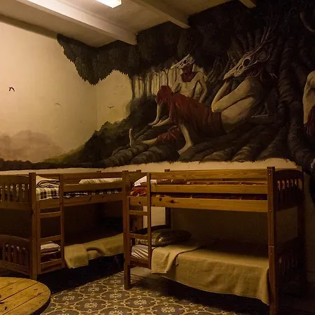 Jones Hostel *